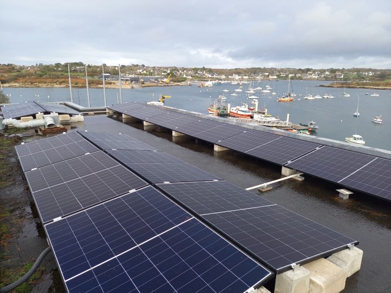 Des panneaux solaires sur le toit du CRAB